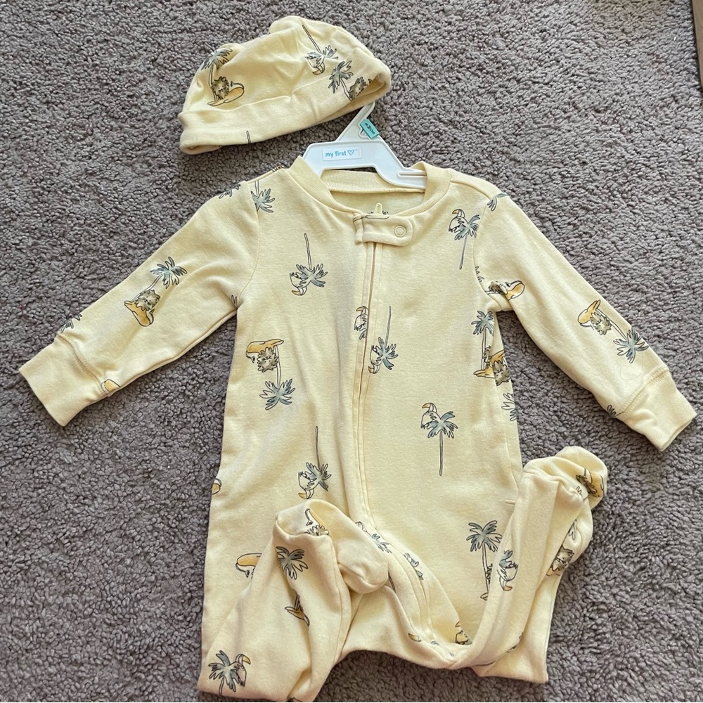 6m NWOT Carters zippered footies footie pajamas and hat set in yellow